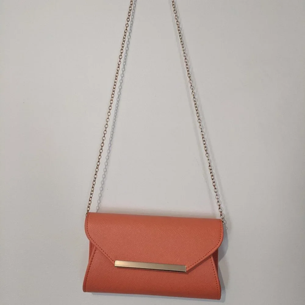 NWOT COLLETTE CLUTCH BAG - Picture 7 of 9